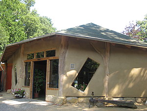 Eingang-Strohballenbau