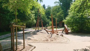 Wasserspielplatz mit Grabenanlage